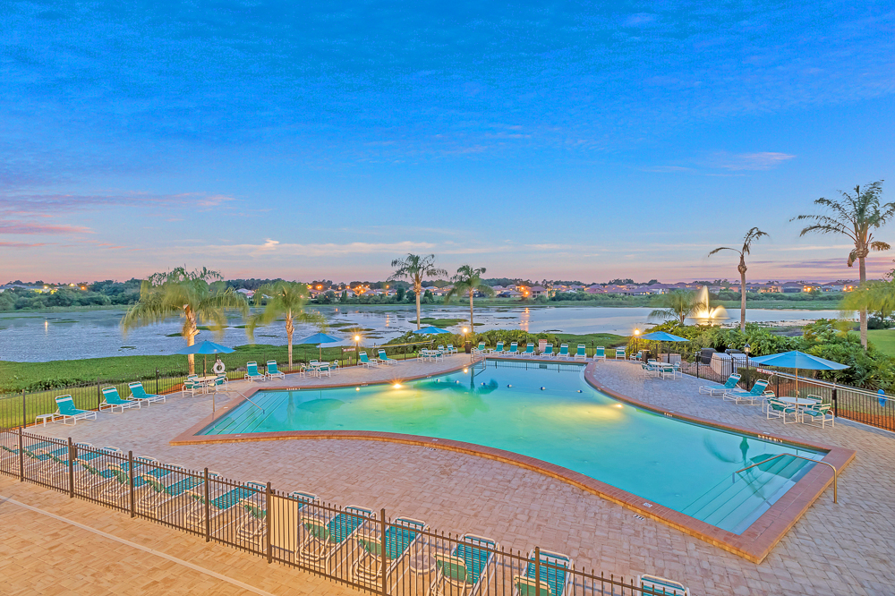 Apartment Building in Lakeland, FL Carlton Arms of North Lakeland